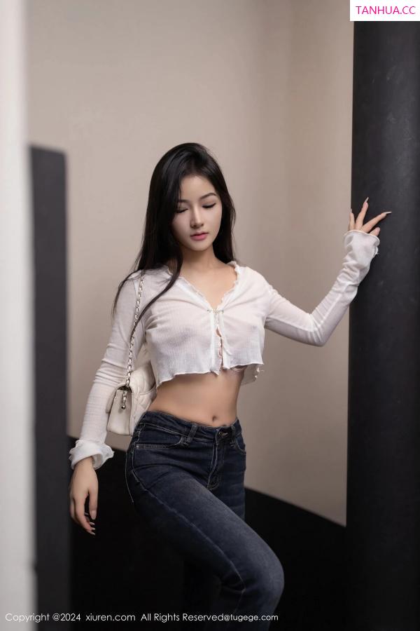   [XiuRen]高清写真图 2024.03.20 No.8262 小茶茶tea 丝袜美臀第6张图片